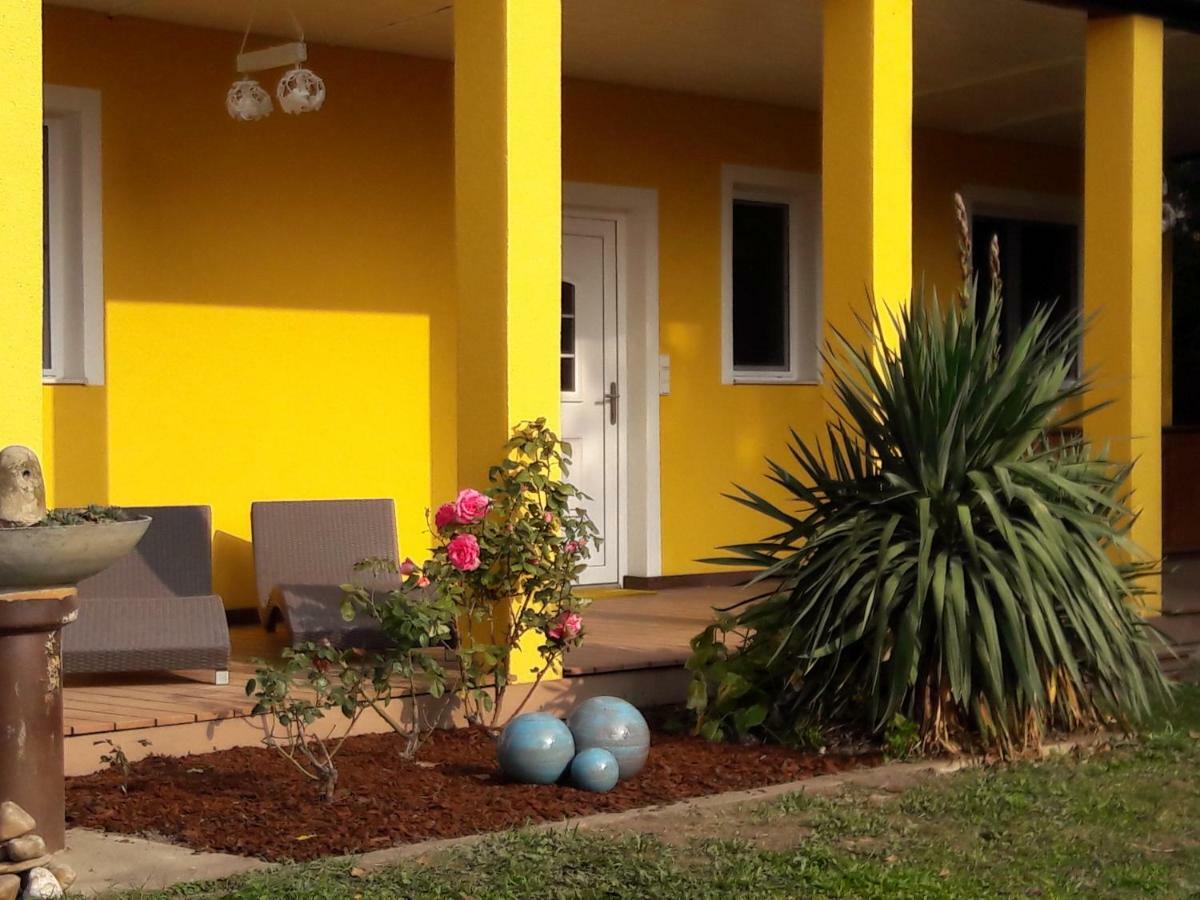 Bungalow at Lake Alte Donau Wina Bagian luar foto