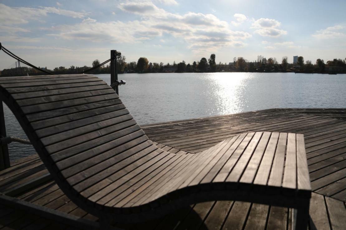 Bungalow at Lake Alte Donau Wina Bagian luar foto